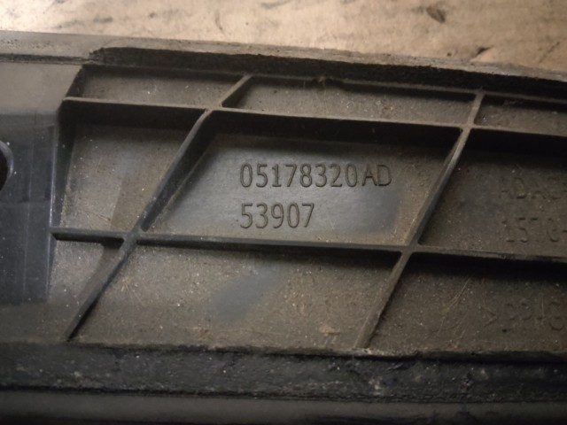 Dodge Journey 2008-2020 Rendszámtábla világítás Használt fekete Középen