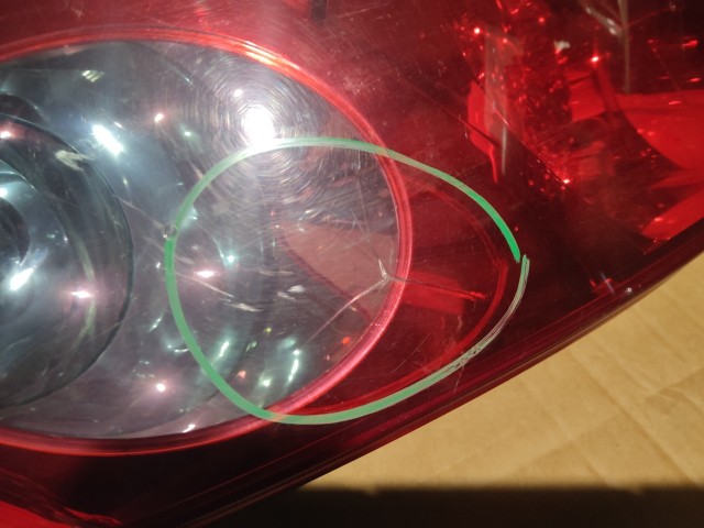 170001 Kia Ceed I. 2006-2009 bal hátsó lámpa, képen látható sérüléssel