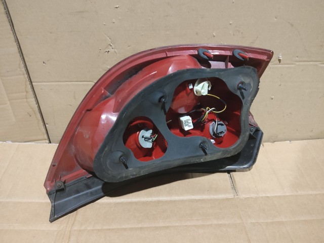 170001 Kia Ceed I. 2006-2009 bal hátsó lámpa, képen látható sérüléssel