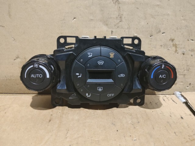 Ford Fiesta 2008-2017 digit klímás Fűtés kapcsoló 8A6T18C612