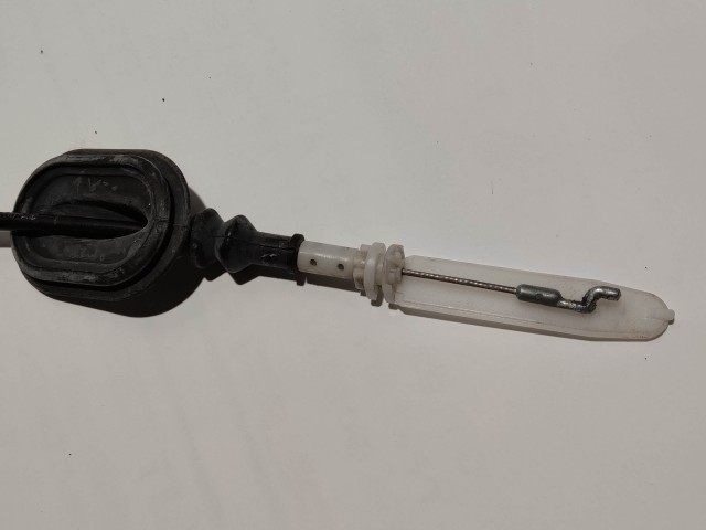 Ford Fiesta 2008-2017 jobb első zárbovden, a belsőkilincs és a zárszerkezet között 