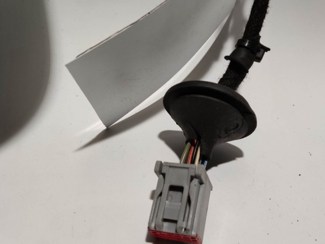 128923 Ford Fiesta 2008-2017 jobb oldali 6 vezetékes visszapillantó tükör a képen látható sérüléssel