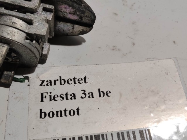Ford Fiesta 2008-2017 Zárbetét Használt bal első 