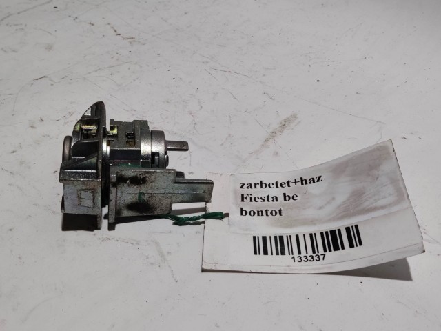 Ford Fiesta 2008-2017 Zárbetét Használt bal első 