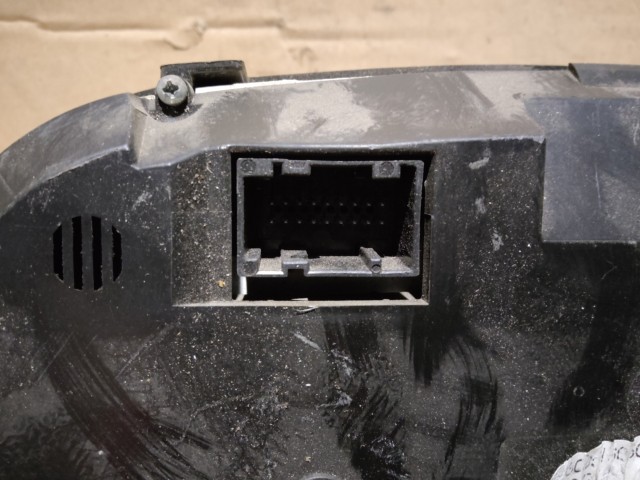 Fiat Doblo 2009-2015 Diesel Óracsoport (kilométeróra) egy alsó rögzítő láb le van törve!!!!!