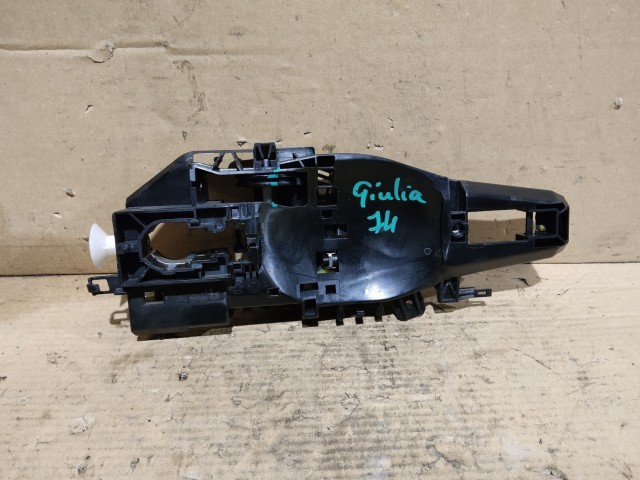 Alfa Romeo Giulia 2016-2022  jobb hátsó külső kilincs, belső része 50545350