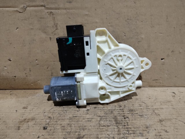 Alfa Romeo Giulia 2016-  Jobb első ablakemelő motor 71779152