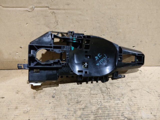 Alfa Romeo Giulia 2016-2022 jobb első külső kilincs, belső rész 50545346