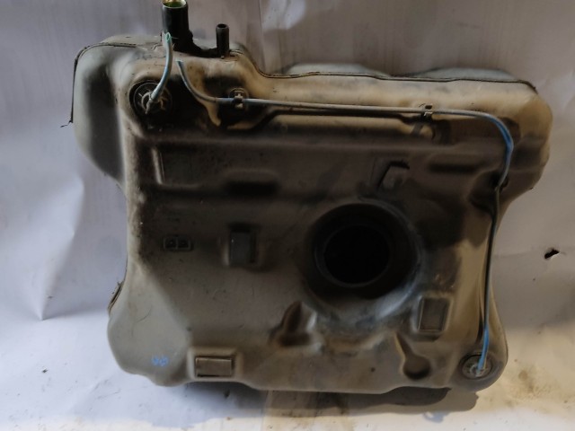 Alfa Romeo 147 benzines Üzemanyagtank 46552833