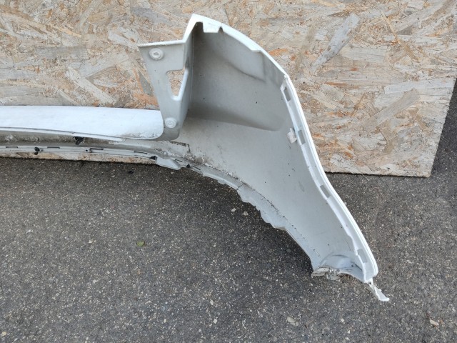 147077 Ford Kuga 2008-2012 fehér színű, hátsó lökhárító parkszenzoros helyes 8v41-17900-aw