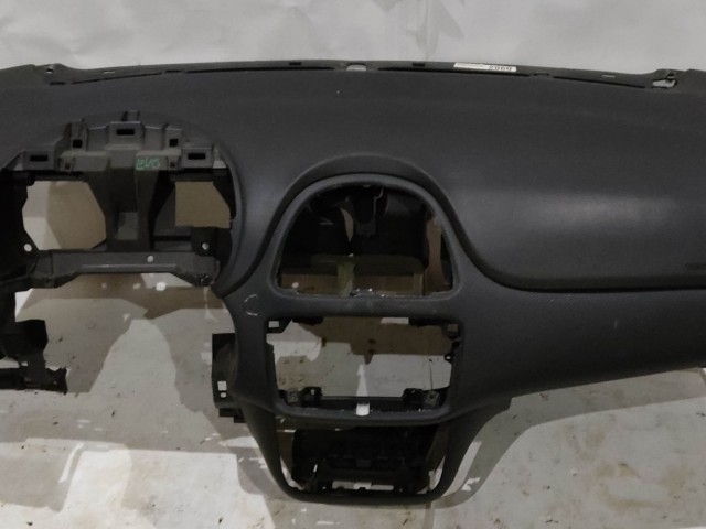 170565 Fiat Punto Evo 2009-2011 Műszerfal párna, légzsák felett enyhe púposság érezhető