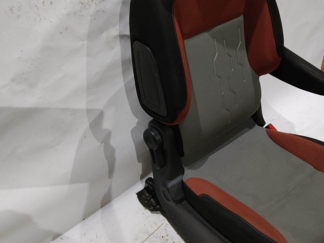 170608 Citroen Berlingo, Peugeot Partner 2008-2018 jobb első szövet ülés