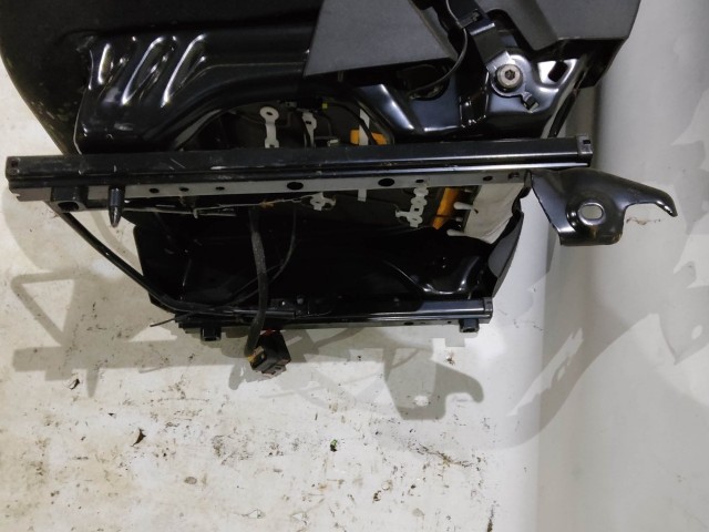 166431 Fiat Grande Punto  5 ajtós jobb első félbőr ülés, ülés alkatrészek