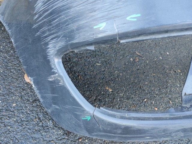 91435 Fiat Punto III. 2003-2010 szürke színű első lökhárító, a képen látható sérüléssel