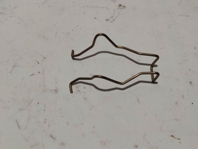 167579 Alfa Romeo 159 2005-2011 utángyártott új , fényszóró izzó rögzítő rugó  H7 tompított