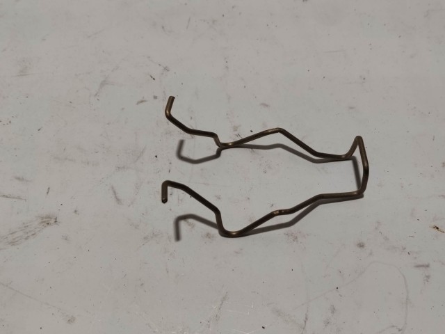 167579 Alfa Romeo 159 2005-2011 utángyártott új , fényszóró izzó rögzítő rugó  H7 tompított