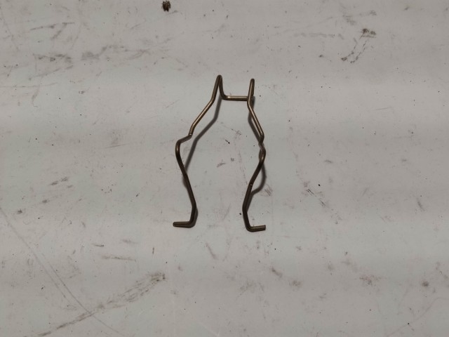 167579 Alfa Romeo 159 2005-2011 utángyártott új , fényszóró izzó rögzítő rugó  H7 tompított