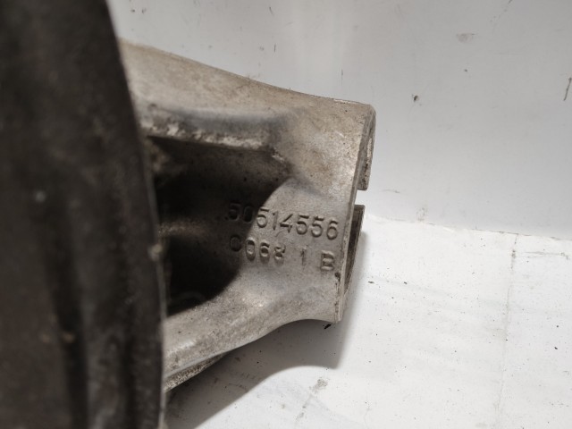 167693 Alfa Romeo Giulietta 27 fogas jobb első csonkállvány (kerékagy) 50514556