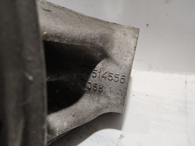 167694 Alfa Romeo Giulietta 27 fogas jobb első csonkállvány (kerékagy) 50514556