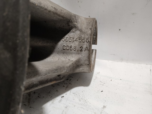 167695 Alfa Romeo Giulietta 27 fogas jobb első csonkállvány (kerékagy) 50514556