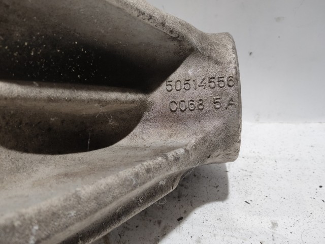 167704 Alfa Romeo Giulietta 27 fogas jobb első csonkállvány (kerékagy) 50514556