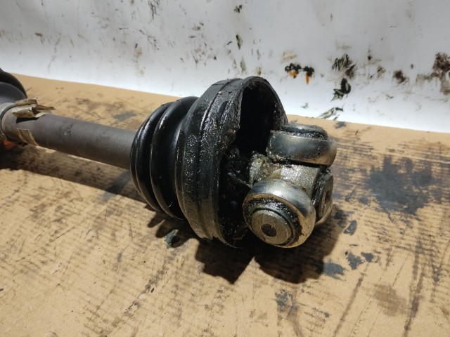 174588 Alfa Romeo MiTo 2008-2018 1,3 16v Diesel 90 Le bal első féltengely, belső kehely nélkűl 25 bordás