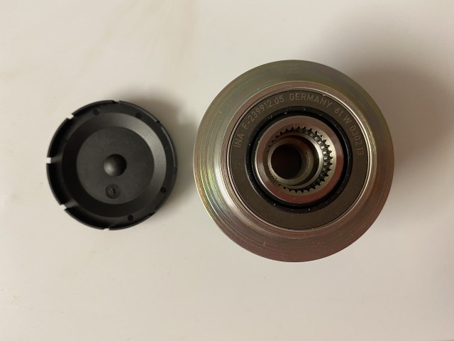 Alfa Romeo 159, Brera, Spider 2,4 20v Mjet utángyártott új, generátor szabadonfutós szíjtárcsa 50500728