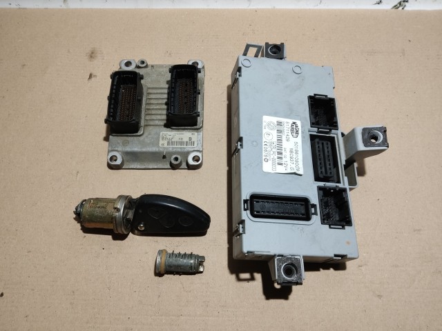 174609 Alfa Romeo 147 1,6 16v Ts 105 Le motorvezérlő szett 735018130 , 0261206714