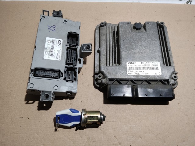 174623 Alfa Romeo Gt 2,0 16v Jts motorvezérlő szett 55195024 , 0261s01032