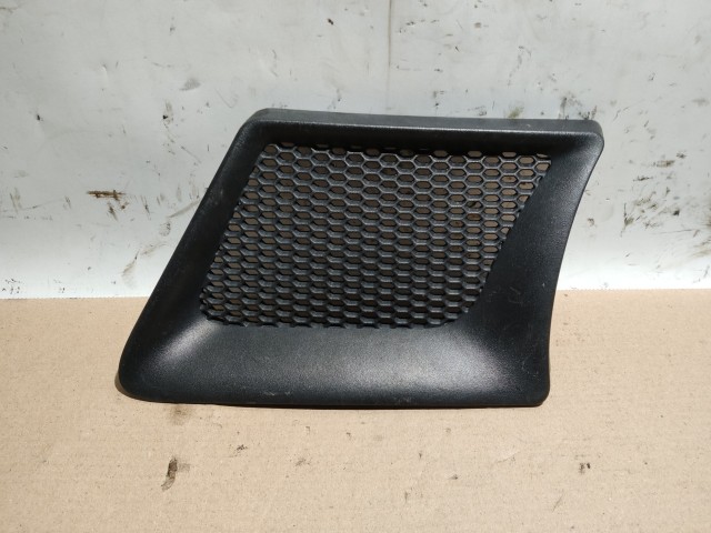 174632  Alfa Romeo GT 2003-2010 bal első felső díszrács, a képen látható sérüléssel 71736455