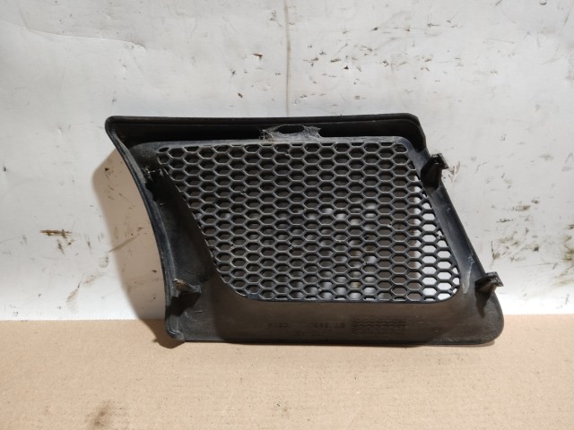 174632  Alfa Romeo GT 2003-2010 bal első felső díszrács, a képen látható sérüléssel 71736455