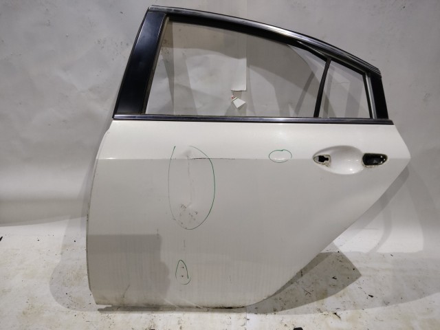 166435 Mazda 6 2007-2011 szedán bal hátsó ajtó, a képen látható sérüléssel