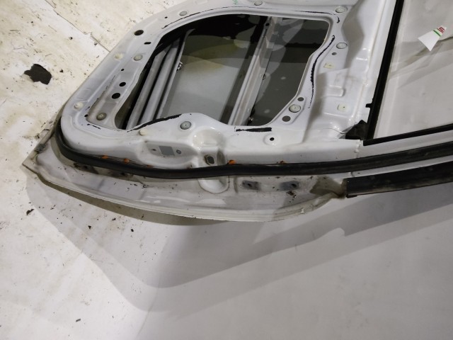 166435 Mazda 6 2007-2011 szedán bal hátsó ajtó, a képen látható sérüléssel