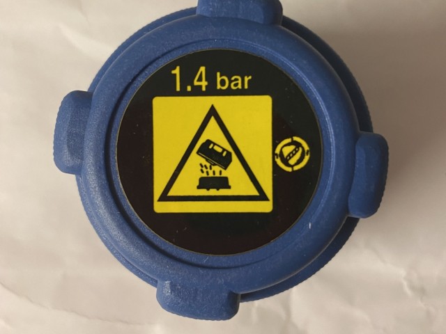 Lancia Thesis utángyártott új kiegyenlítő tartály sapka 46799364