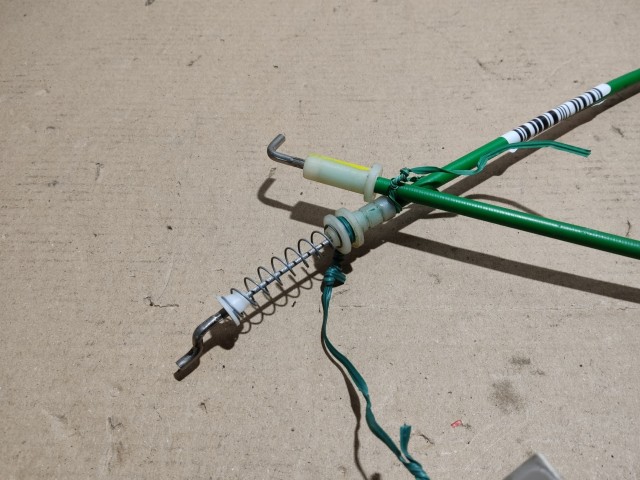 Lancia Ypsilon 2003-2011 belső kilincs és a zárszerkezet közötti bovden 