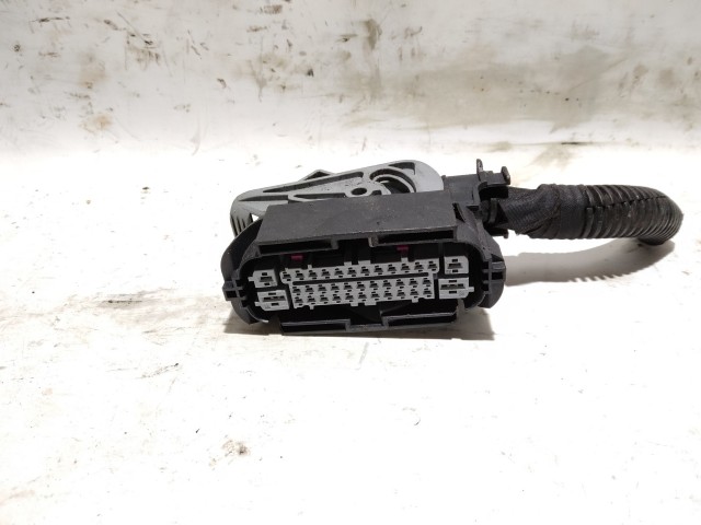 174746 Fiat 500 L 2012-2017 ABS Elektromos csatlakozó 51920753