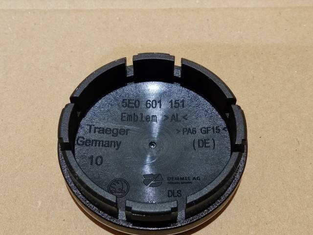 Skoda gyári új fekete króm felni közép kupak 5E0 601 151 FOD