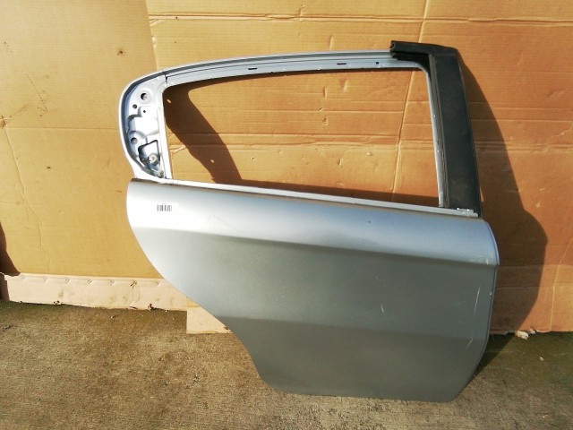 158294 Alfa Romeo 147 2000-2010 Jobb hátsó ezüst színű ajtó, a képen látható sérüléssel