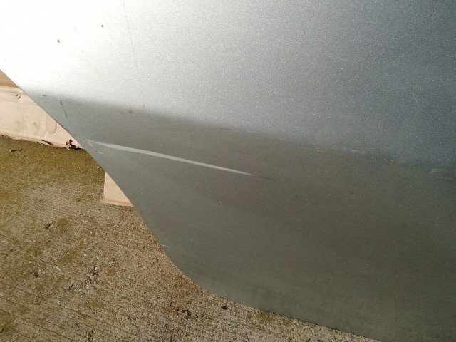 158293 Alfa Romeo 147 2000-2010  Jobb hátsó ezüst színű ajtó, a képen látható sérüléssel