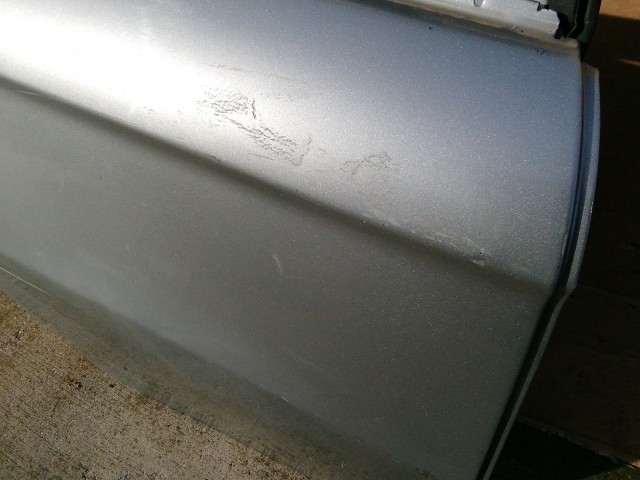 158293 Alfa Romeo 147 2000-2010  Jobb hátsó ezüst színű ajtó, a képen látható sérüléssel