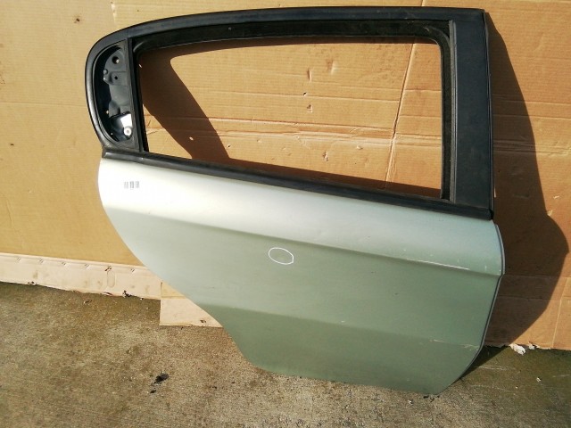 158299 Alfa Romeo 147 2000-2010 Jobb hátsó világos zöld színű ajtó, a képen látható sérüléssel