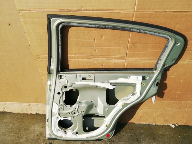 158299 Alfa Romeo 147 2000-2010 Jobb hátsó világos zöld színű ajtó, a képen látható sérüléssel