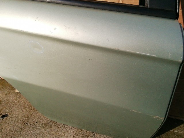 158299 Alfa Romeo 147 2000-2010 Jobb hátsó világos zöld színű ajtó, a képen látható sérüléssel