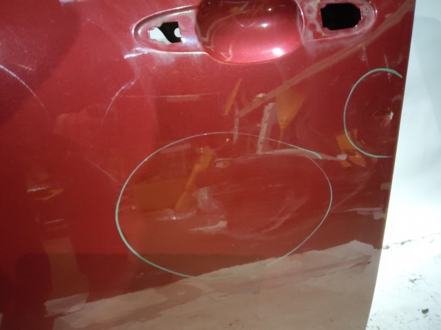 166764 Alfa Romeo Giulietta 2010-2020 bordó színű bal első ajtó, a képen látható sérüléssel