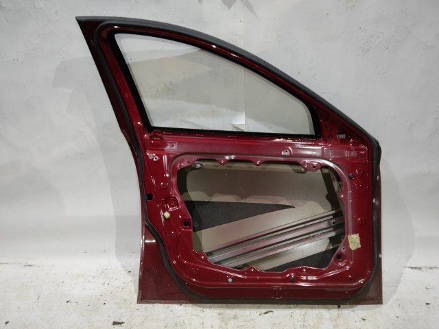 166764 Alfa Romeo Giulietta 2010-2020 bordó színű bal első ajtó, a képen látható sérüléssel