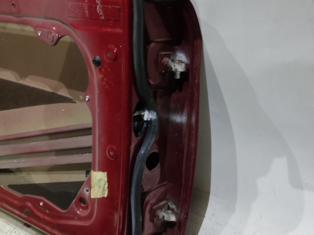 166764 Alfa Romeo Giulietta 2010-2020 bordó színű bal első ajtó, a képen látható sérüléssel