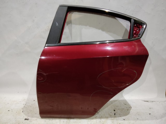 166766 Alfa Romeo Giulietta 2010-2020 bordó színű bal hátsó ajtó, a képen látható sérüléssel