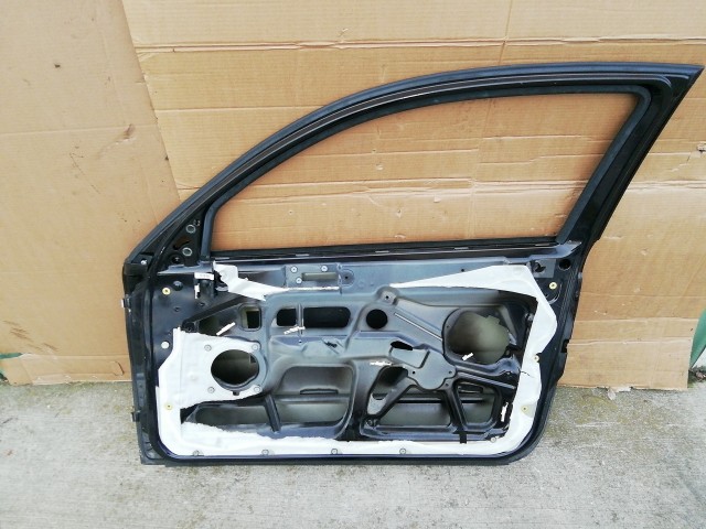 158314 Alfa Romeo 147 2000-2010 3 ajtós jobb oldali ajtó, a képen látható sérüléssel