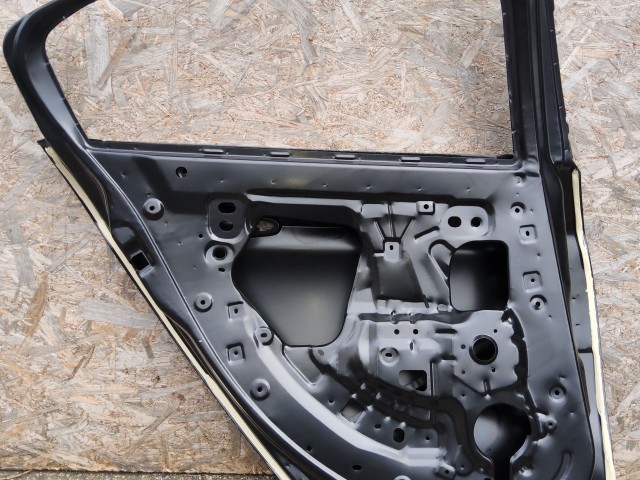 Fiat Tipo 2015- szedán utángyártott új bal hátsó ajtó 52161646