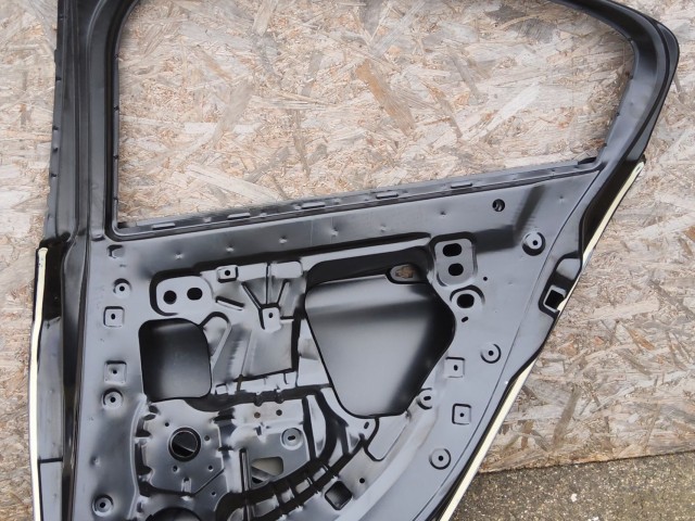 Fiat Tipo 2015- szedán utángyártott új jobb hátsó ajtó 52161630